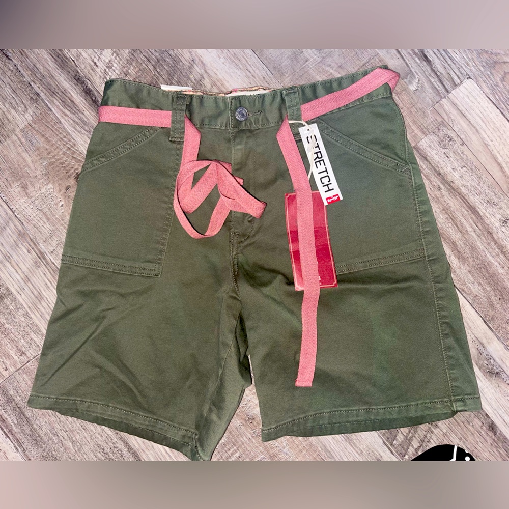 New Levi’s Shorts size 6